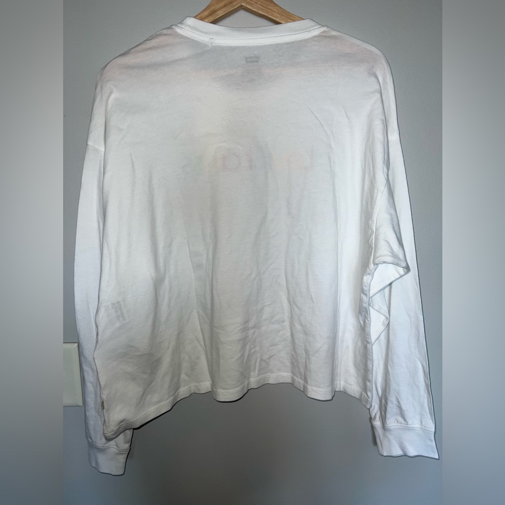 Levi’s Rainbow Logo Long Sleeve Tee White Drop Shoulder Crop Top Large NWT - Picture 8 of 14